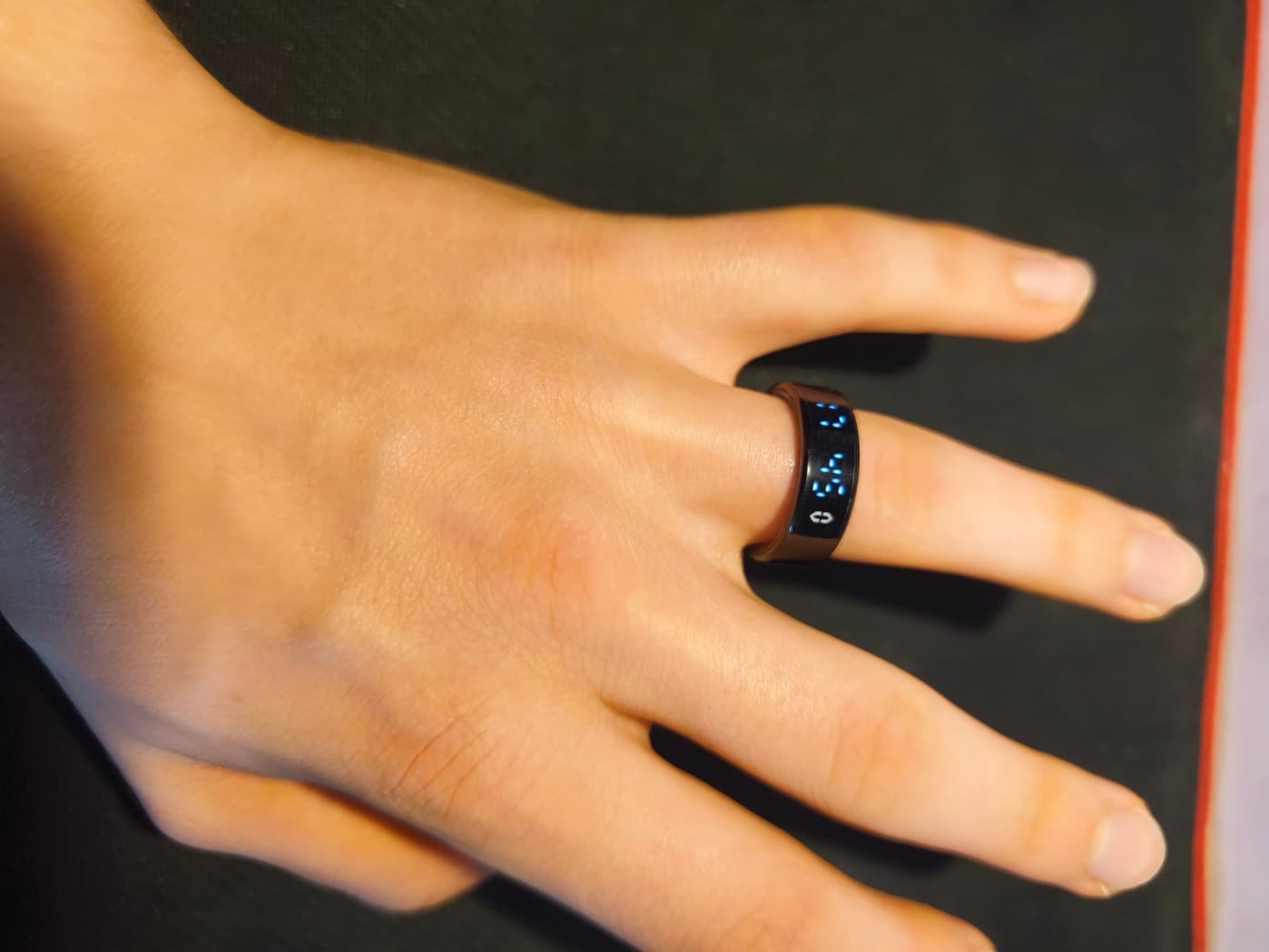 Elegancki smart-pierścionek SR08 2026 LED puls-saturacja 5ATM 💍